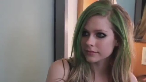 bscap0502 - Avril Lavigne backstage interview on Oprah - part2