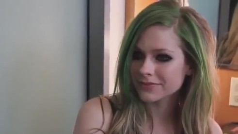 bscap0512 - Avril Lavigne backstage interview on Oprah - part2