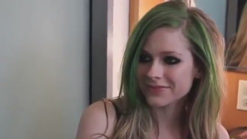 bscap0518 - Avril Lavigne backstage interview on Oprah - part2