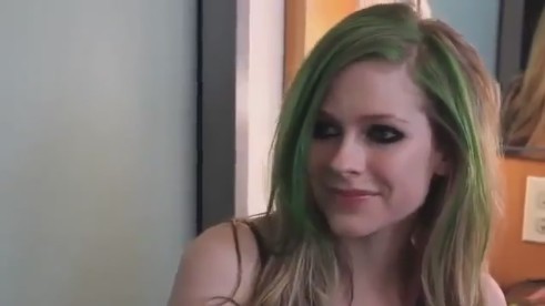 bscap0519 - Avril Lavigne backstage interview on Oprah - part2