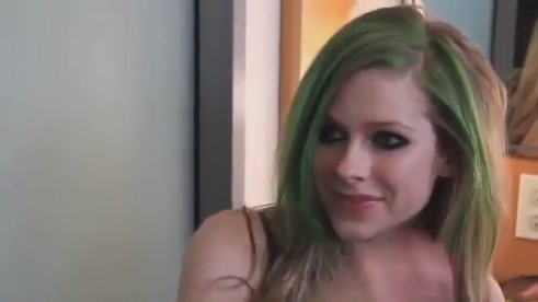 bscap0522 - Avril Lavigne backstage interview on Oprah - part2