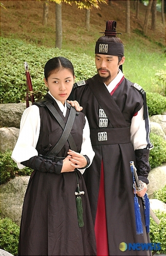 2spe2-10 - Imbracamintea coreenilor din diferite perioade