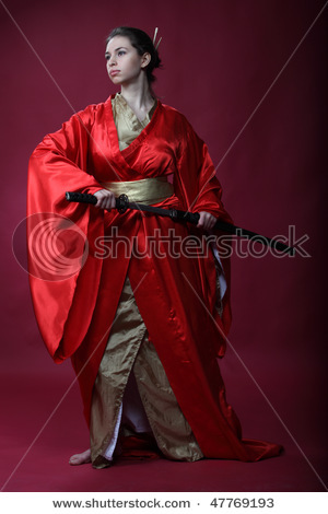 stock-photo-beautiful-brunette-girl-in-a-japanese-kimono-with-katana-47769193