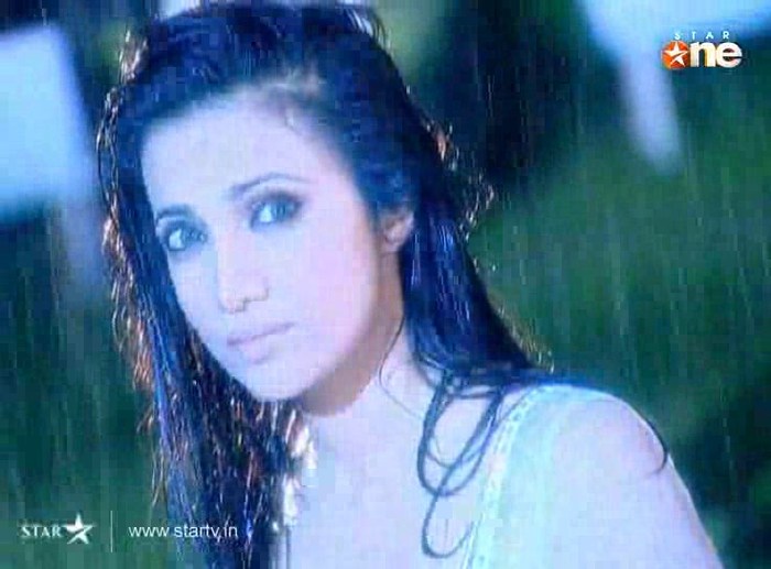 bUTVE - DILL MILL GAYYE KaSh As ArSh Panchgani Rain Scene Caps I