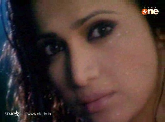 4eDjf - DILL MILL GAYYE KaSh As ArSh Panchgani Rain Scene Caps I