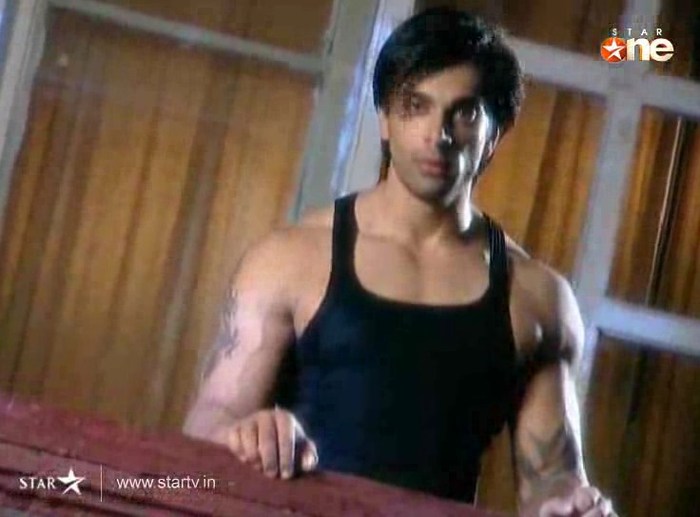 6gt8O - DILL MILL GAYYE KaSh As ArSh Panchgani Rain Scene Caps I
