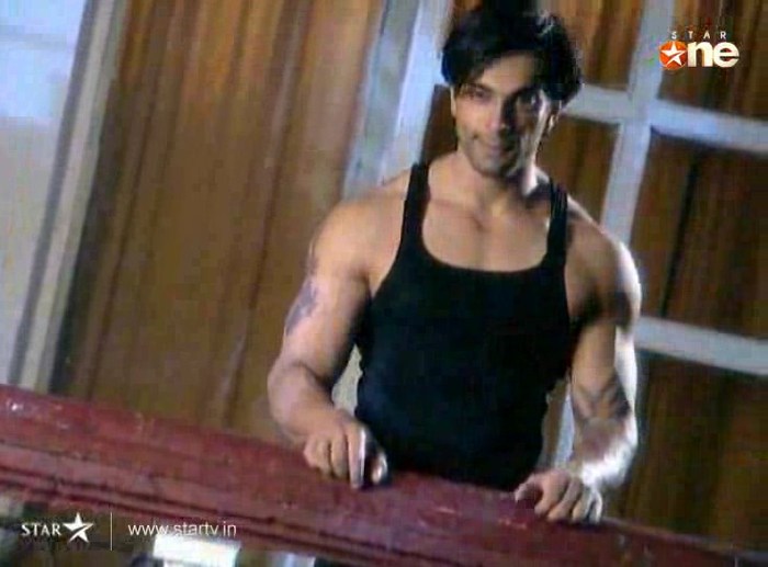 J0RUp - DILL MILL GAYYE KaSh As ArSh Panchgani Rain Scene Caps I