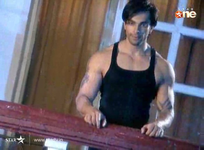 OMQOJ - DILL MILL GAYYE KaSh As ArSh Panchgani Rain Scene Caps I