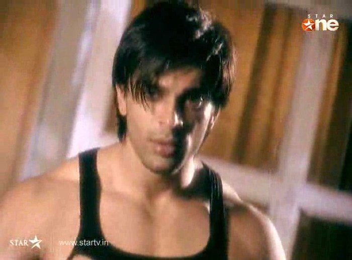 3H1k9 - DILL MILL GAYYE KaSh As ArSh Panchgani Rain Scene Caps I