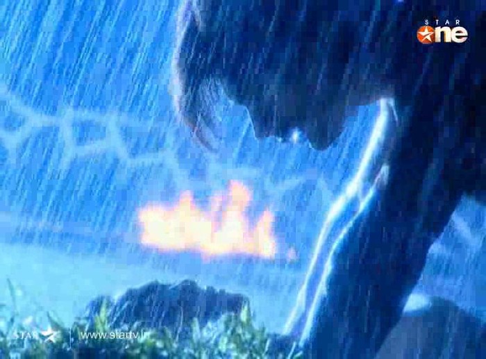 4z7bW - DILL MILL GAYYE KaSh As ArSh Panchgani Rain Scene Caps I