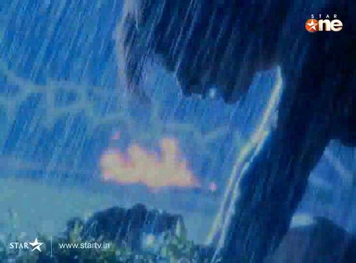 cPnV4 - DILL MILL GAYYE KaSh As ArSh Panchgani Rain Scene Caps I