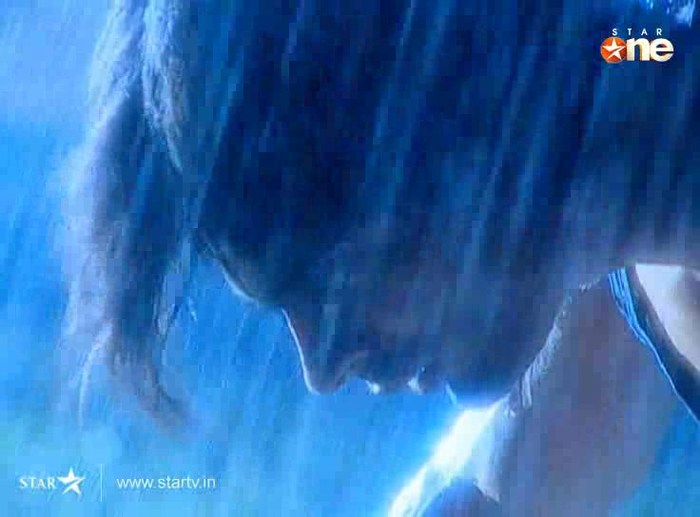 y7dv8 - DILL MILL GAYYE KaSh As ArSh Panchgani Rain Scene Caps I