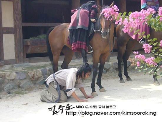 p1060098_kimsooroking[1] - Kim Suro Regele De Fier 2