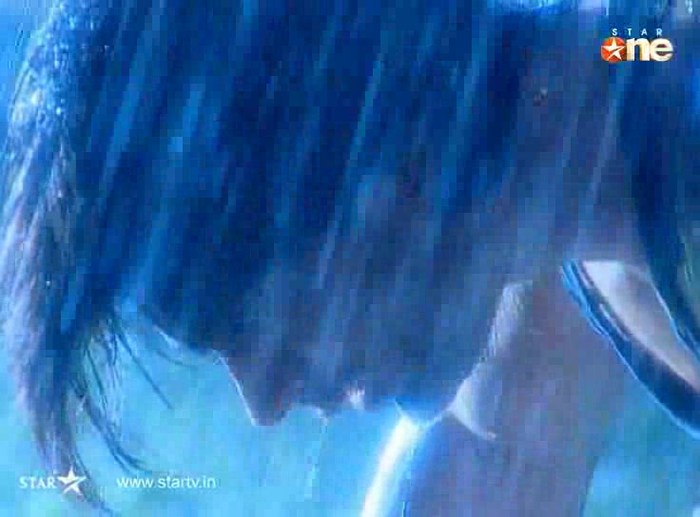 qWzs8 - DILL MILL GAYYE KaSh As ArSh Panchgani Rain Scene Caps I