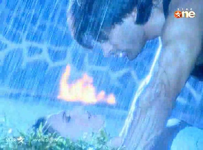 mqHrw - DILL MILL GAYYE KaSh As ArSh Panchgani Rain Scene Caps I