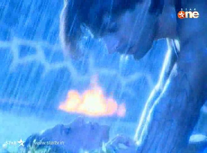 Tsq8b - DILL MILL GAYYE KaSh As ArSh Panchgani Rain Scene Caps I