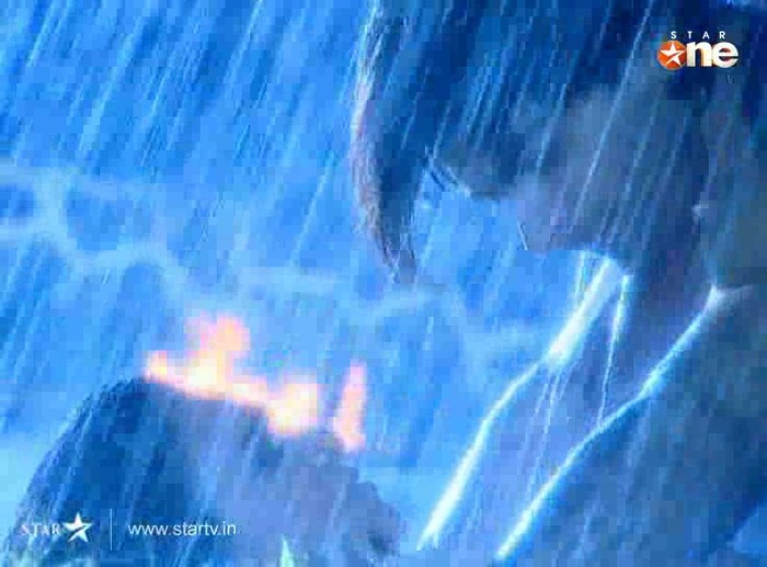scI09 - DILL MILL GAYYE KaSh As ArSh Panchgani Rain Scene Caps I