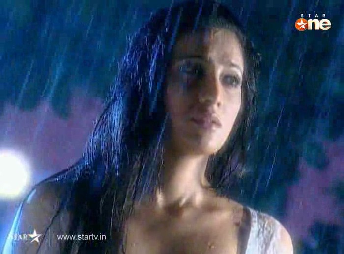 38Ot0 - DILL MILL GAYYE KaSh As ArSh Panchgani Rain Scene Caps I