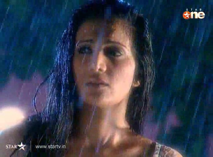 83BIC - DILL MILL GAYYE KaSh As ArSh Panchgani Rain Scene Caps I
