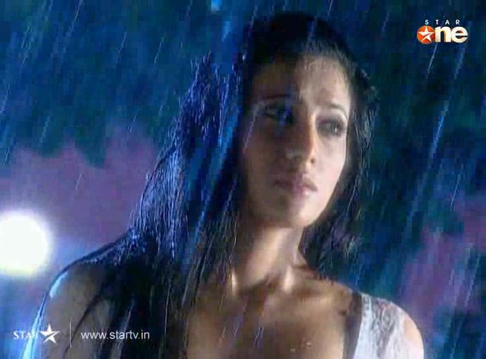 EdRAR - DILL MILL GAYYE KaSh As ArSh Panchgani Rain Scene Caps I