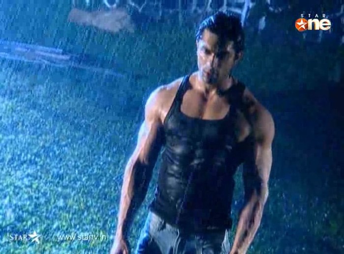 4PTqK - DILL MILL GAYYE KaSh As ArSh Panchgani Rain Scene Caps I
