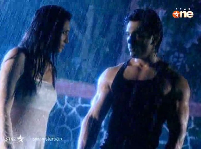 5EBWq - DILL MILL GAYYE KaSh As ArSh Panchgani Rain Scene Caps I