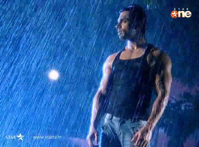 Usy3V - DILL MILL GAYYE KaSh As ArSh Panchgani Rain Scene Caps I