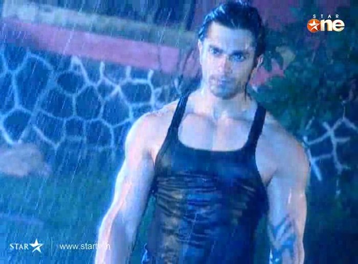 QmyjO - DILL MILL GAYYE KaSh As ArSh Panchgani Rain Scene Caps II