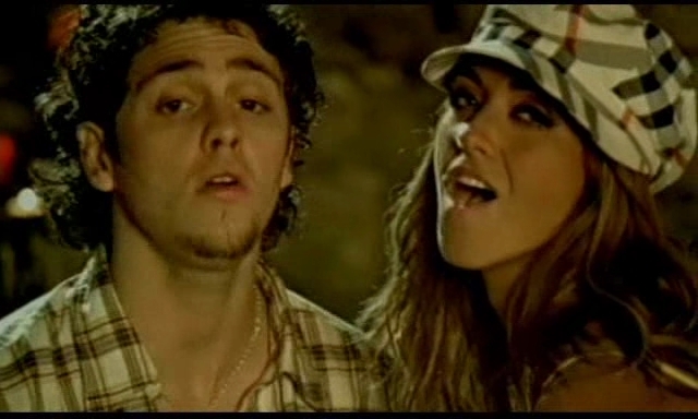 5937 - 000Besame sin miedo photos