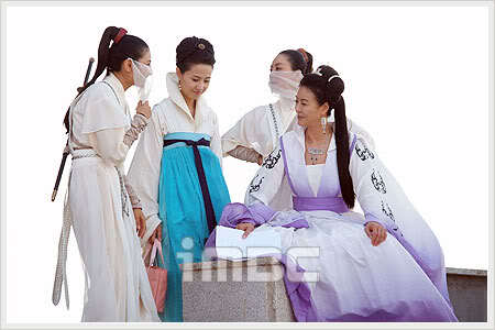 photo_321_1_1_no_74_2 - Printul Jumong - In spatele scenei