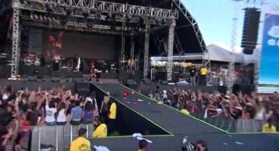RBD_[Live_In_Brasilia]_2009_DVDRip_Xvid_Audio_Mp3_By_aLLaN-6 - Brasilia