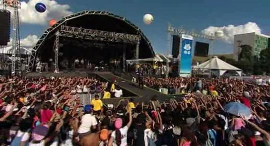 RBD_[Live_In_Brasilia]_2009_DVDRip_Xvid_Audio_Mp3_By_aLLaN-39 - Brasilia
