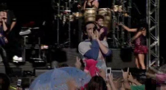 RBD_[Live_In_Brasilia]_2009_DVDRip_Xvid_Audio_Mp3_By_aLLaN-66 - Brasilia