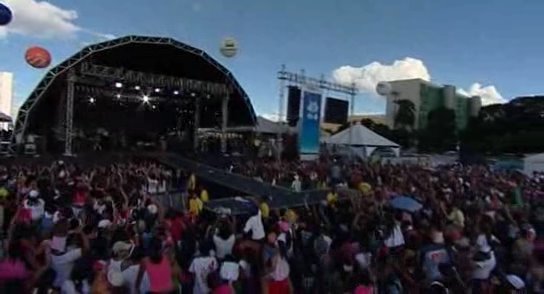 RBD_[Live_In_Brasilia]_2009_DVDRip_Xvid_Audio_Mp3_By_aLLaN-80 - Brasilia