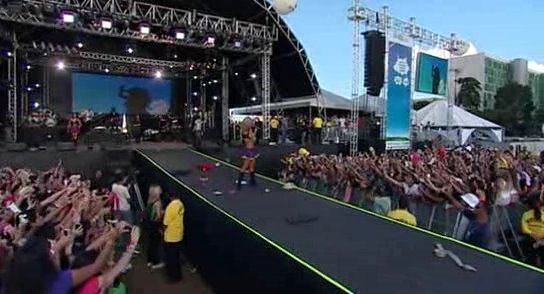 RBD_[Live_In_Brasilia]_2009_DVDRip_Xvid_Audio_Mp3_By_aLLaN-101 - Brasilia