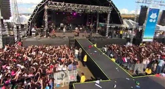 RBD_[Live_In_Brasilia]_2009_DVDRip_Xvid_Audio_Mp3_By_aLLaN-146 - Brasilia