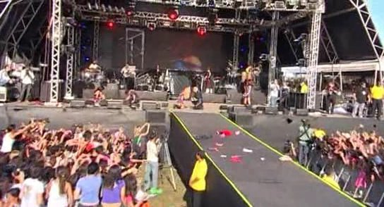 RBD_[Live_In_Brasilia]_2009_DVDRip_Xvid_Audio_Mp3_By_aLLaN-44444475