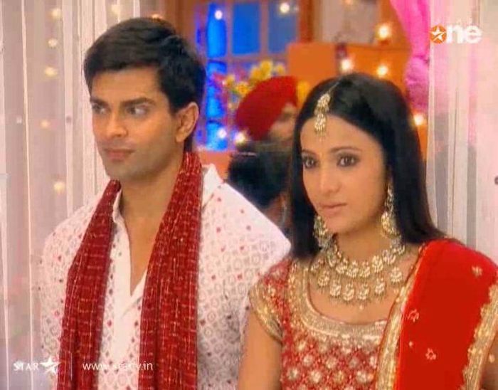 261818_131451893602866_100002141692772_231286_1741348_n - xxKaran Singh Grover si Shilpa Anandxx