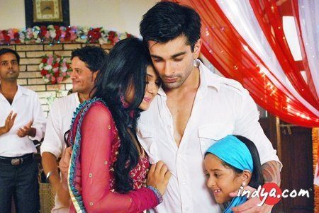 228557_157037857696004_100001693735885_416322_2999596_n - xxArmaan si Ridhima-Karan Singh Grover si Jennifer Wingetxx
