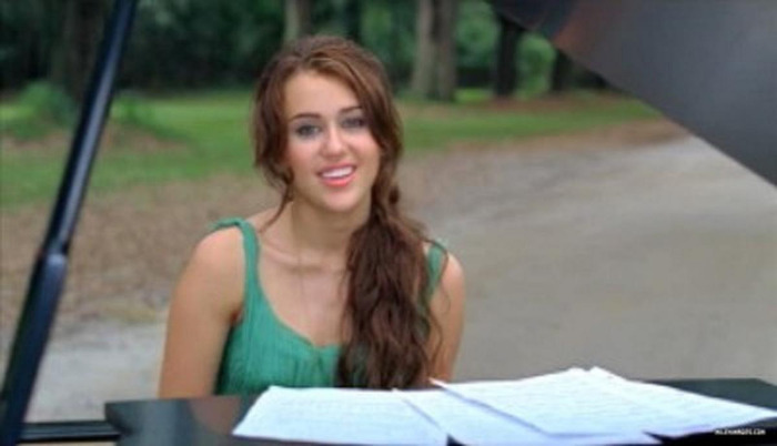 Miley Cyrus (16)
