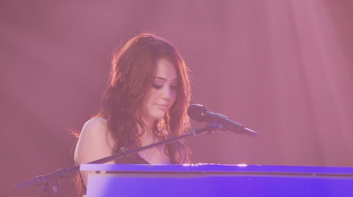 Miley Cyrus (19)