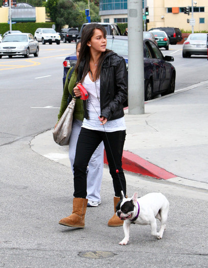 Sara+Maldonado+Walking+Her+Dog+AYHSu3XK0Lvl - Sara Maldonado