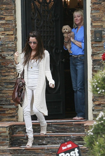 Ashley+Tisdale+Leaving+House+Los+Angeles+In7RRorubxSl - Ashley Tisdale