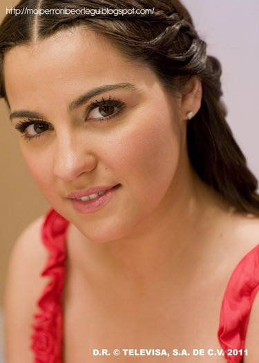 1193870929369827454 - 00 Maite Perroni 002