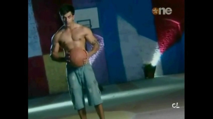 8 - DILL MILL GAYYE AMMY LOOKZ VERY SAD