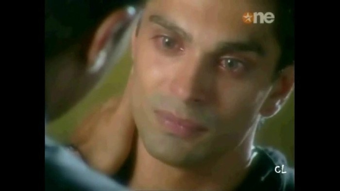 32 - DILL MILL GAYYE AMMY LOOKZ VERY SAD