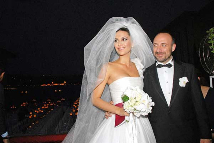 Berguzar & Halit - x - Berguzar Korel si Halit Ergenc- nunta in direct de 360000  Euro