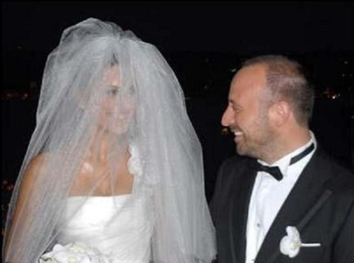 Berguzar & Halit (2) - x - Berguzar Korel si Halit Ergenc- nunta in direct de 360000  Euro