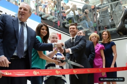 normal_selena-gomez-007