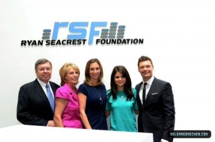 normal_selena-gomez-009